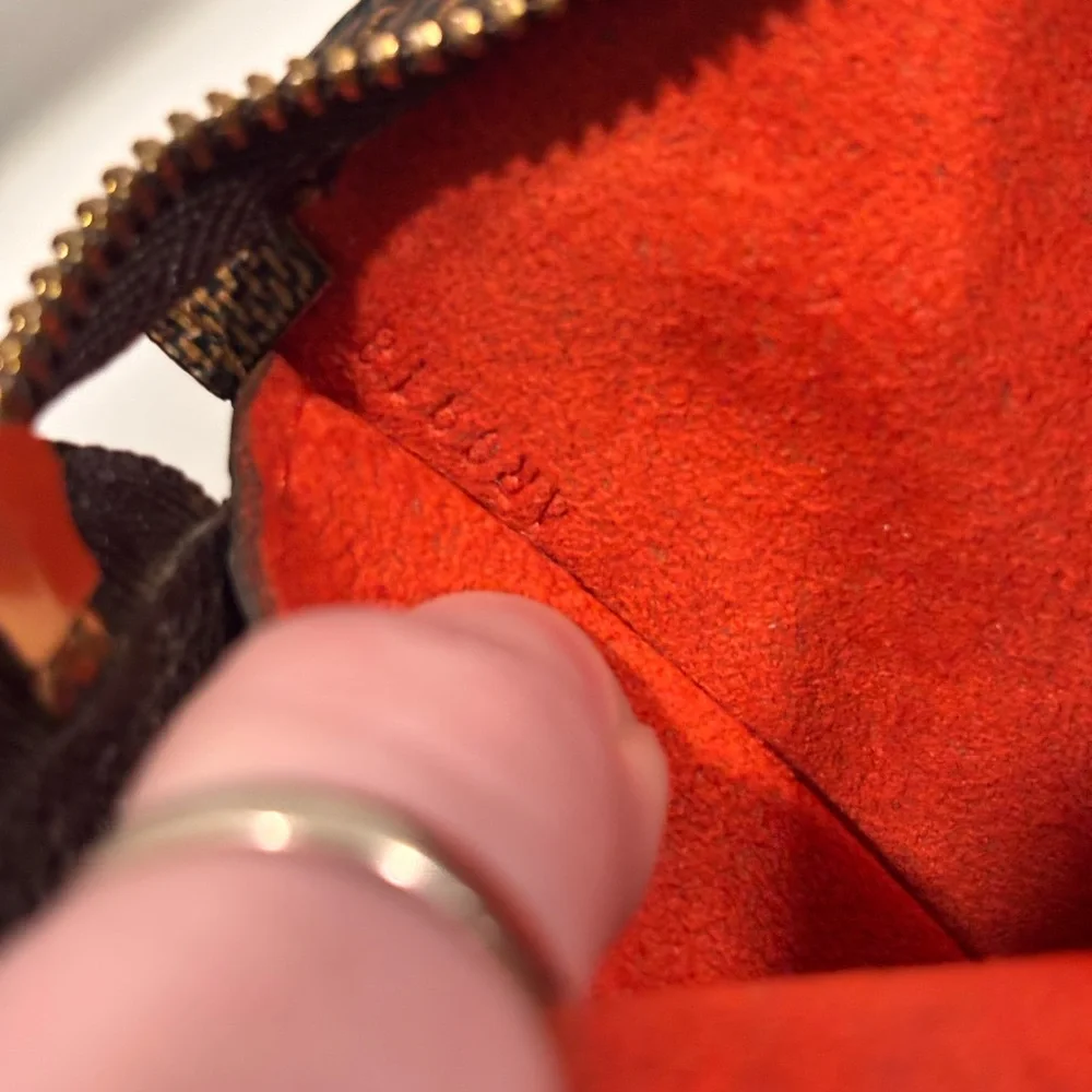 Louis Vuitton LV Damier Ebene Marais Bucket Zip Pouch - Picture 12 of 15